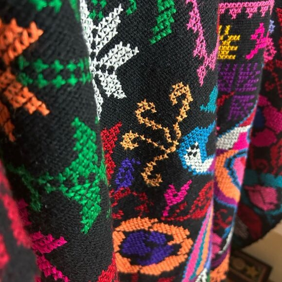 Vintage Mexican Huipil Tunic Poncho Embroidered Handmade Handwoven Birds Peacock - Picture 10 of 13